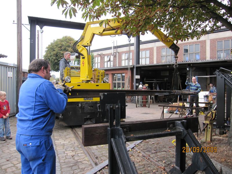 2009-09-28, Museumsbahn Weichenbau030.JPG